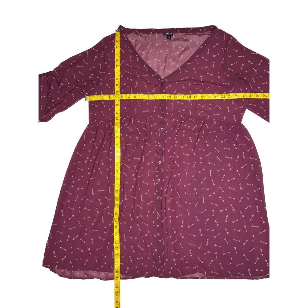 Torrid 3X maroon white arrow pattern sheer 1/2 sleeve V-neck babydoll dress - Picture 4 of 4